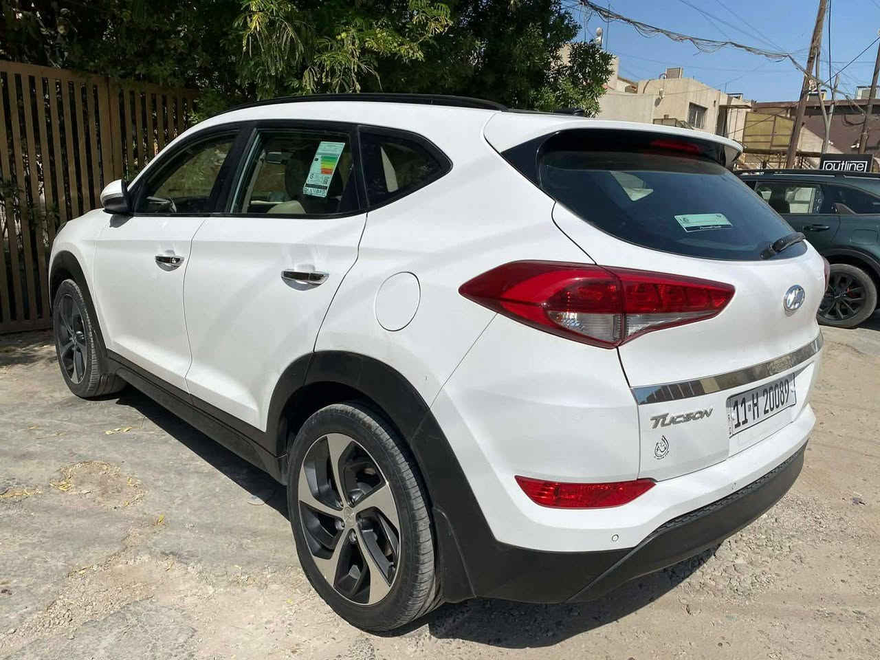 توسان موديل ٢٠١٨ خليجي وكاله فول مواصفات ماشيه100
الف
كشنات جلد
بنوراما
كشنات كهرباء

حساس خلفي 
شاشه جبيره 
مكينه 2000دوش 
السياره كير مكينه مامفتوه لو برغي وماتصرف عليه لو ربع تبريد صدر كفاله عامه بدون صبغ بيهه بارد كده كلش بسيط ع كد  شبرين  باسمي السياره سعر175بيه مجال شي بسيط وهذا رقمي***********بغداد الكرخ وحله من الصوره
