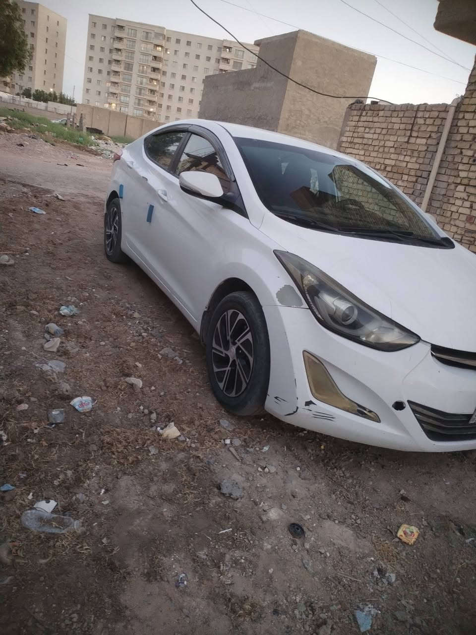 سلام عليكم لنترا للبيع موديل 16 اي ضربه مابيه ما عدا طخه بسيطة بل جاملق وراجعه على بارد محرك 1600 خليجيه سيارة سعر 100 وبيها مجال شراي يتصل ودلل ***********
