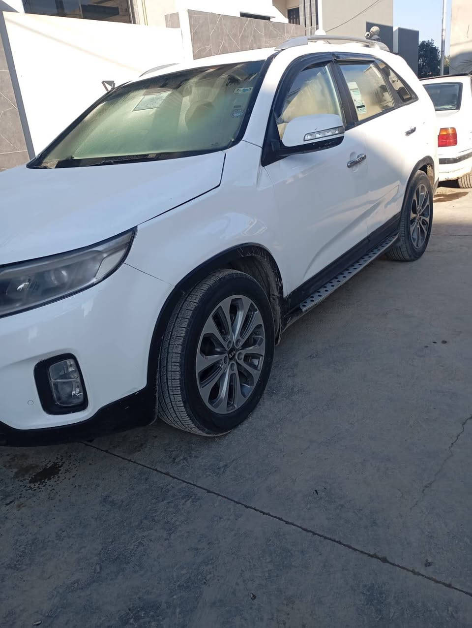 السلام عليكم سورنتو للبيع موديل 2013 سياره مو صبغ عام بس اني انتطي صبغ عام سياره 4سلندر بصمه شاشه السعر135$ ***********،/***********
