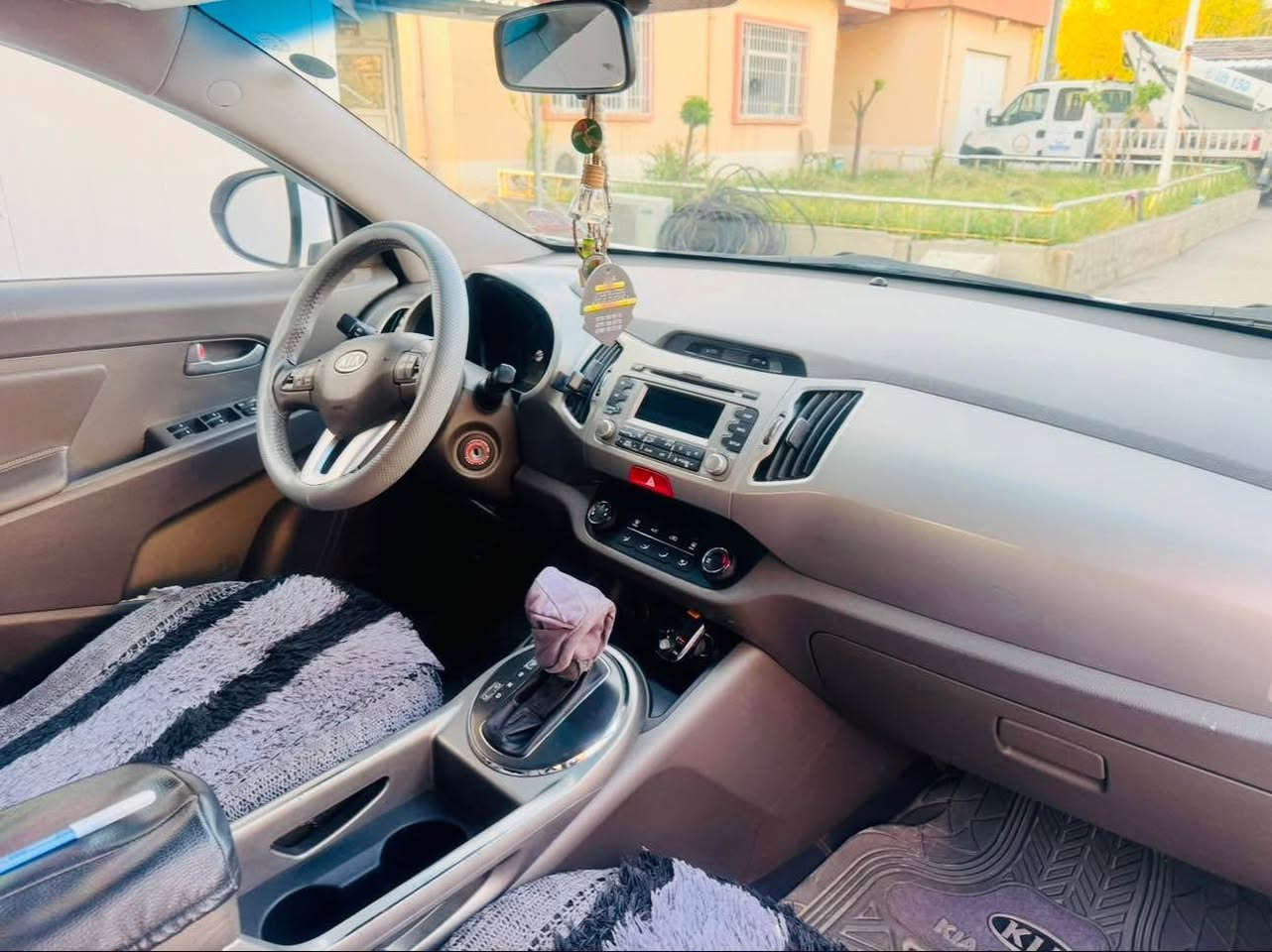 کیا سپۆرتاج 
مۆدیل ٢٠١١  سپی بەفری بێ بۆیاخ  لە سفرەوە لای خۆمانە لە ٢٠١٢ راکێشراوە زۆر پاک و خاوێنە هەموو گیانی لەسەر شەریکە ماوەتەوە ١٧٥ هەزار رۆشتوە بورغوی بانەدراوە مالی دۆستە مواسەفات کوشن کارەبای ویل کرۆم ئاوینە ئیشارەت و شەفت ABC دەسک نەکیل و بلاجکتۆر ...هتد
نرخی ١٥٢ گەلا 
0770 198 08 14 السليمانية, العراق
