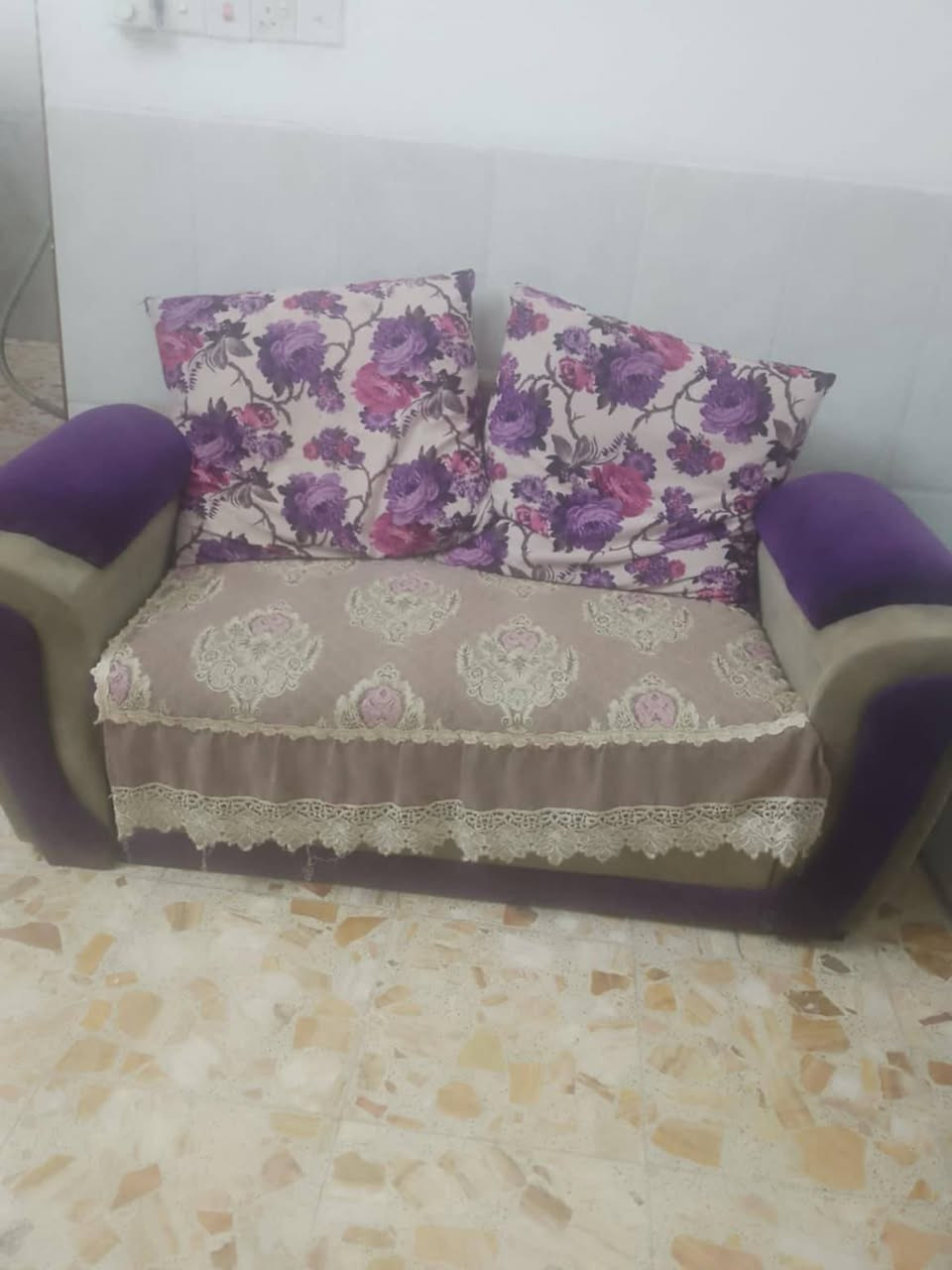 تخم للبيع معقد ثلاثي 
ومقعد ثنائي
ومقعد مفرد السعر ١٥٠ 
وتخم اخر سعره ٢٥٠ الاستفسار ***********
