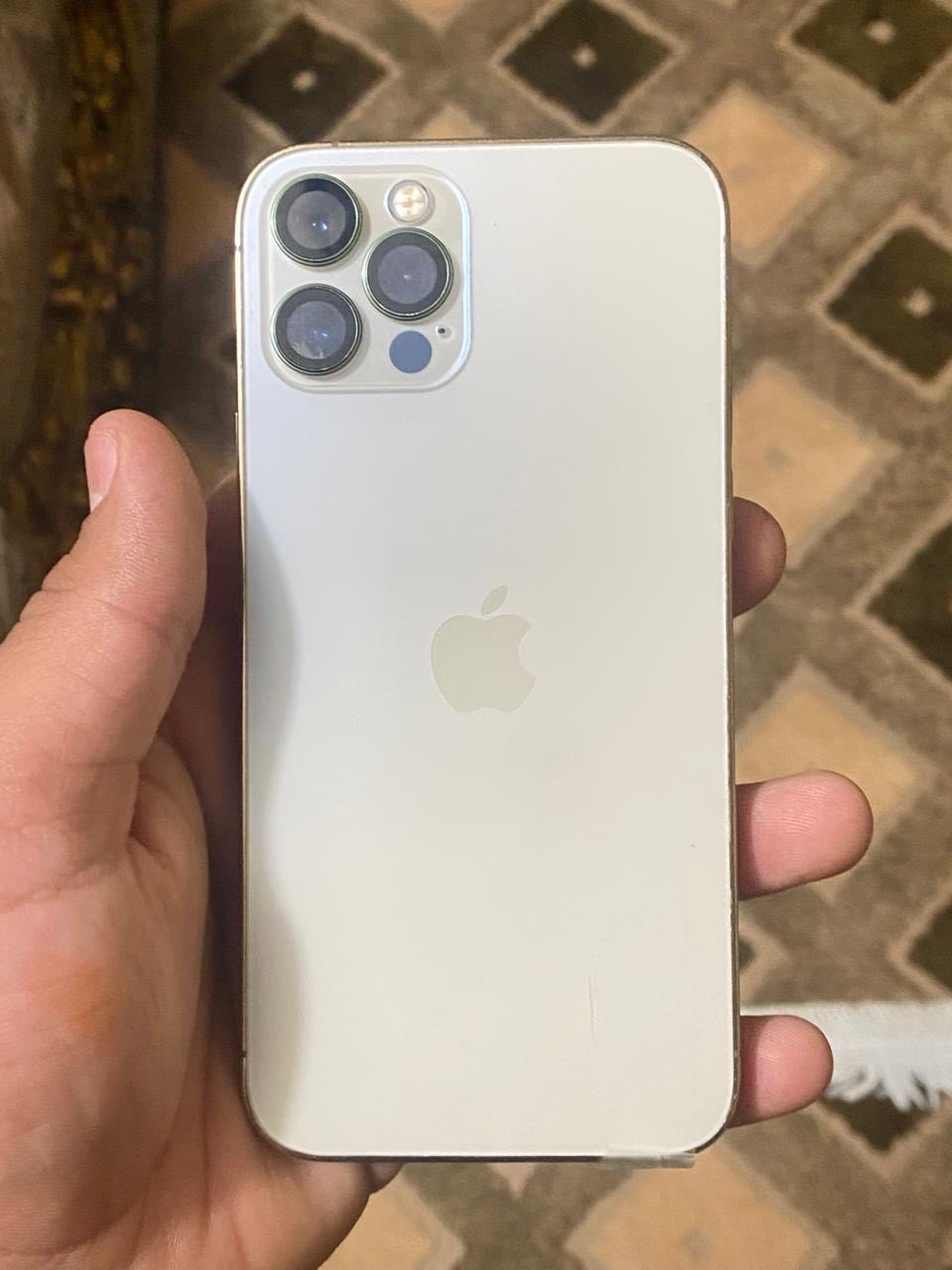 سلام عليكم آيفون ١٢برو فقط للبيع مبدل شاشه وبطاريه والذاكره ٢٥٦بطاريه ٩٤الجهاز نضيف جدا وخير من الله بس فقط بي شويه الشاشه من جوه مفتوحه فقط ما ممثر حته على الشاشه والسعر خاص الاتصال***********
