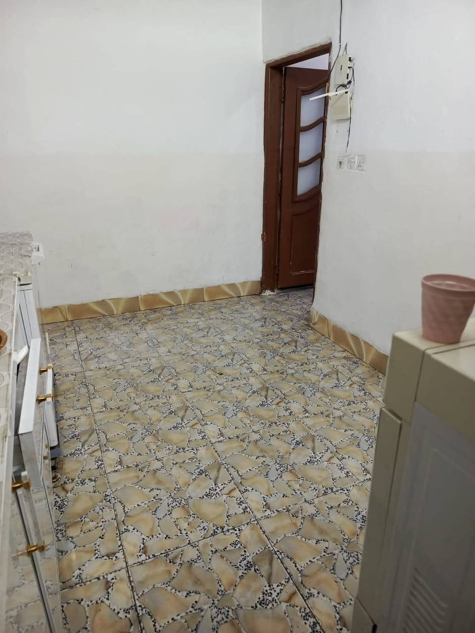 بيت للبيع رقم بلديه ويا الطابو بيت 100 متر وبي غرفتين نوم واستقبال مطبخ داخلي وحراري وبي ترك والسطح بي مخزن العنوان كركوك قادسيه الثانيه شارع ابو وليد سعر 50 وبي مجال رقم الهاتف ***********
