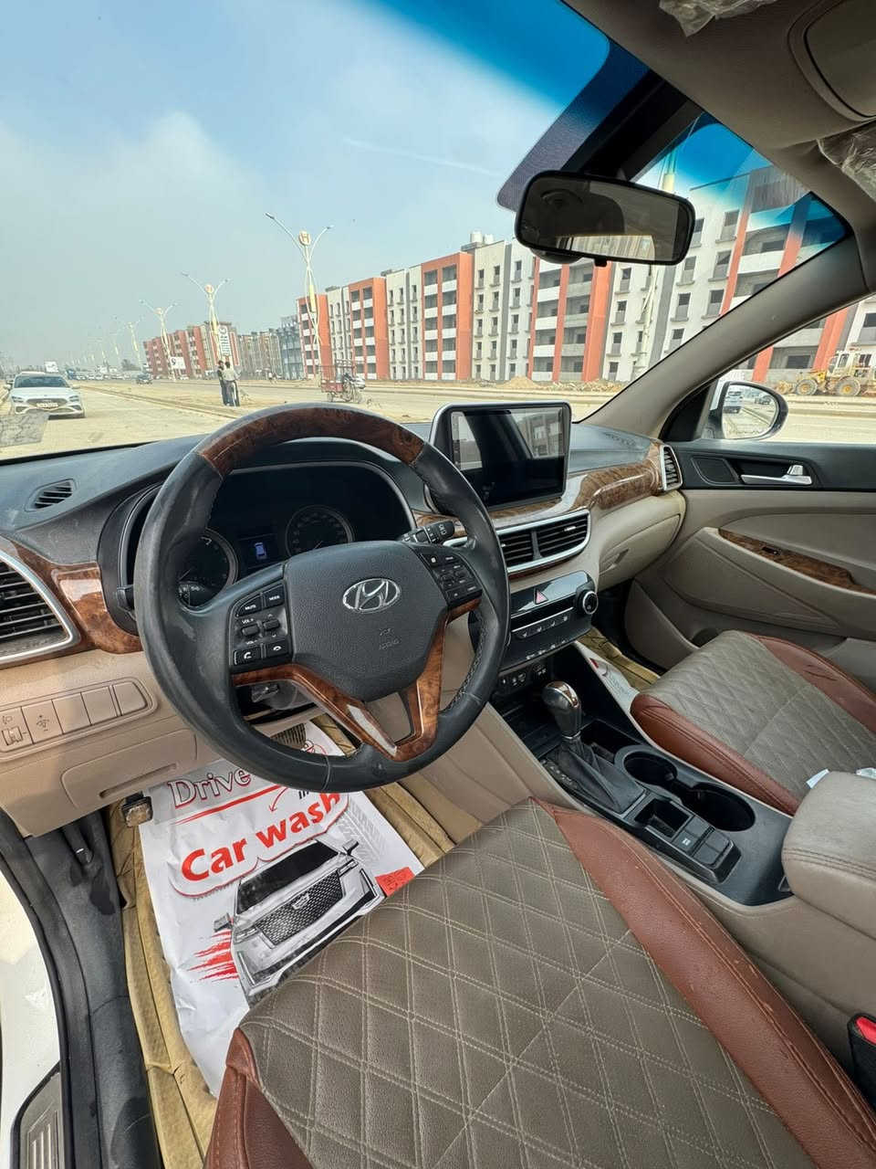 السلام عليكم توسان مديل 20كفاله عامه بسمي شرط التحويل ثاني يوم كفاله حتي من البارد  فقط  رصعه بل جنطه رايدها 213وبيها مجال للشراي    رقم الجديد قادسيه مكانها ديوانيه شراي يتصل رقمي *********** ماشيه 61حقيقي
