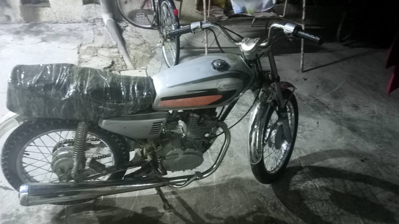 السلام عليكم دراجة تايكر موديل 21 شاصي مكفول مكينة مفتوحة ما بيها عطل بس اكو مشكلة انهو البرغي مالت الكور طاك بس الصالنصة مشدودة وصوتها حلو وما بيها شي الدراجة كلك كلك كلك كفالة من السرقة والعشائر + 60 بالمية من غراضها جدد شرط تجي اتشوفها وتفحصها وتتوكل السعر (250) وبيها مجال للشراي للشراء او المراوس (‏‪0771 863 8344‬‏) او التواصل خاص
