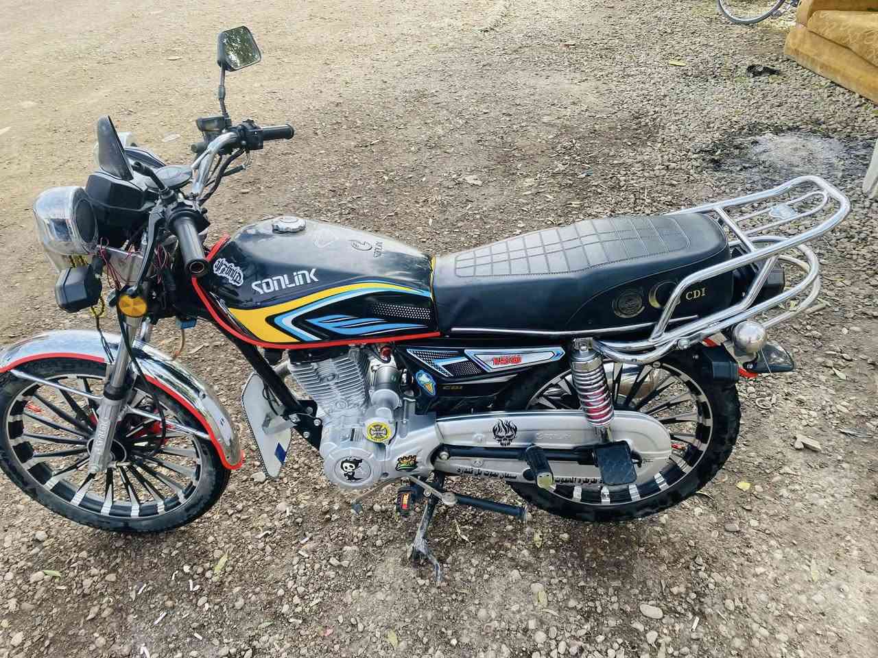 سلام عليكم دراجه للبيع موديل 24 مكفول كفاله عامه أوراق كارتوني محرك مامدود عليه  اسبانه السعر 680 وبيه مجال حك الجيه مكاني ديالى الخالص هبهب وهذا رقمي ***********
