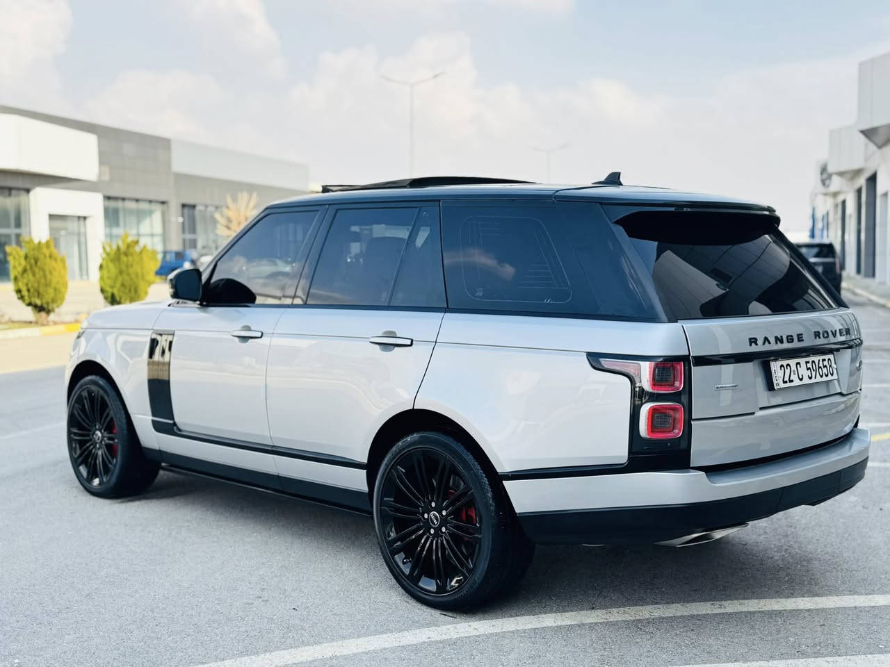 ﷽
RANGE ROVER VOGUE 2016 
▫️رانج رؤڤه ر مؤديل 2016 ڤؤگ فول مواصفات
🔹 فول مواصفات مواصفات بلاك زمان دولي
▫️سيارة كامل داخل و خارج محدث 2021🔥📦

◻️محريك V8 5.0L تمانية سلندر سوپر جارج مرغوب
🔹گير و محريك بشرط فحص
بدون صوت و بدون صرف بدون خلل
🔹ماشية  57 الف حقيقي

◻️ سيارة كلين فقد ( بنيت صبوغ بسبب محدث ) 
🔹سيارة جديد حيل حيلوة نضيفه 📦
🔹سيارة كاكل داخل و خارج محدث 2021

◻️مواصفات فول معروفة
🔹{ بصمة - پانوراما - داخل احمر - رادار -  دوسات كهربا - خمس كاميرا - صندوق شفت - باب صحب - كشنات تتفيئة و تبريد - كشن مصاج - كشن و ستيرن خزن - ستيرن تتفيئة - بغاغ لايت - مراي شفت - تبريد مركزي - بعد }

◽️اربع تاير ويل جديد ويل بلاك
🔹دبل و جوبليسات كل بشرط
🔹سيارة شرط بدون اى نواقص گير و محرك و حدادي و كاهرباى كولة بشرط
🔹سنوي و رقم و هزة جديد سنوي بأسمي
🔹 نفسي يوم / تحويل و كاله حاظر
🔹 مكان_🌆 سليماني

◽️سعر_ 289$🔐🔥🔥
◽️موبايل_ ***********
____________________________________
