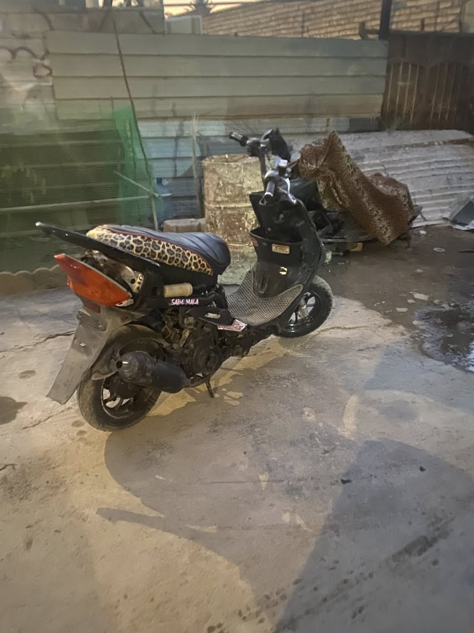 سلام عليكم عدلات ثنين السوده كفاله ما مفتوحه لا نضوح ولا تبخير كله ختم واحد قبل شهرين نزلته رنبه وأم الصدر الذهبي لا تخبخير حلوه بيه صدر ان سي وآي بيه كشن 4 سبايدر 4ستان ويل كب بكلايت 4  مكان بياع شرطه الخامسه***********السوده ٩٥٠ وم الصدر ٤٥٠
