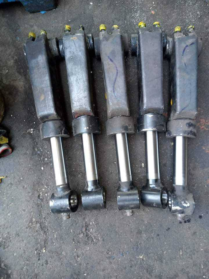 رمضان كريم 
كمشات السليمانيه
صناعه كافه انواع واحجام الكمشات الثابتة والمتحركة والكهربائيه
ضمان سنه بليت درع مقاوم للاحتكاك
للتواصل واتس اب وعادي
***********
***********
