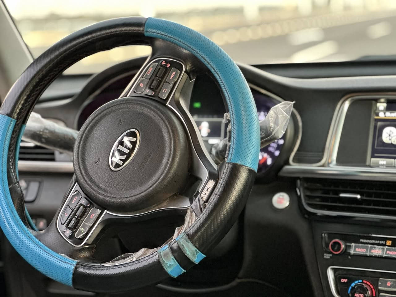 السلام عليكم 
للبيع فقط 
كيا اوبتيما موديل 2017
مكينه 2000 توربو ✈️
المواصفات فوول عدا الفتحه 
رقم بغداد بأسمي تحويل مباشر 
حادثها جاملغ وبنيد 
3 قطع صبغ والبنيد يحتاجله بولش للتوضيح
ماشيه 89 الف ميل
السعر 130 وبيها مجال قليل مكاني بغداد
***********
