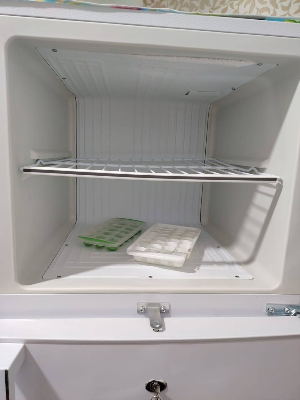 السلام عليكم اغراض بيت للبيع كلهن جديدات 
كلمن وسعره


**إذا كنت صاحب هذا الإعلان وتريد حذفه لأي سبب، رجاءا أرسل رسالة إلى الدعم الفني**