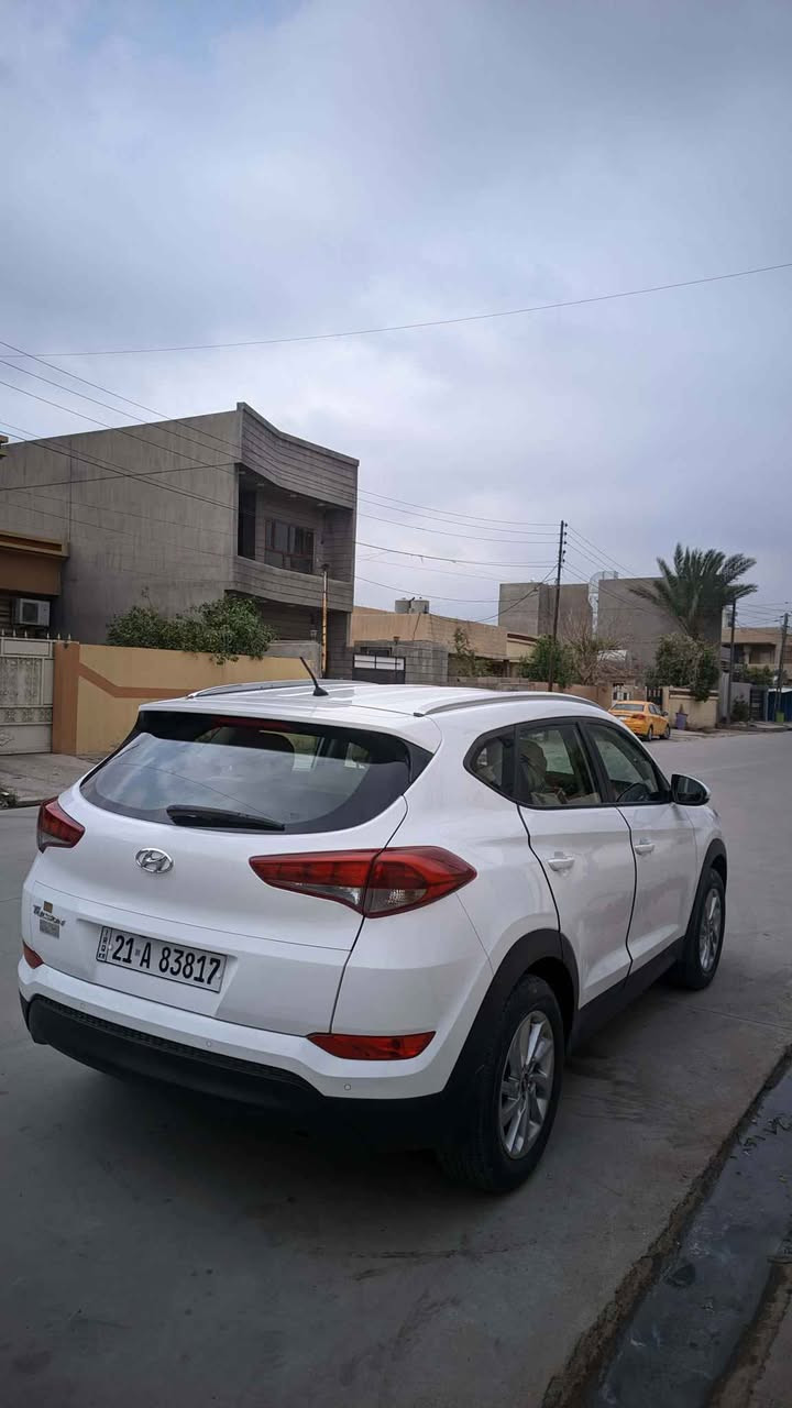 سلام عليكم 
للبيع توكسان 2016
 هزه سنويه جديد لل2031 وبطاقة بانزين
 ماشي 83 الف حقيقي
 كشن كهربائي ومثبت سرعه 
 محرك مفتوح لاصرف ولا بخار 
قطعتين صبق موضح بل سونار مع تعديل بارد بسيط اثر شخط
 سعر 165 بي مجال
سيارة جاهزه مال بيت مكان سيارة كركوك للتواصل *********** Singapore
