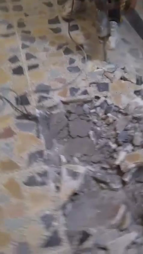 السلام عليكم يوجد لدينا كادر تفليش البيوت وقلع الاراضي و قص الرباطات وحفر جرف وقطع البيوت وتگشير الجذران با نسب السعار بغداد فقط يوجد واتساب اتصل وبخدمتك ***********

