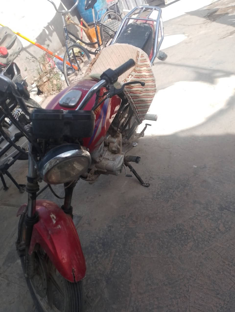 السلام عليكم دراجه عضم سعره 250وبيه مجال***********

