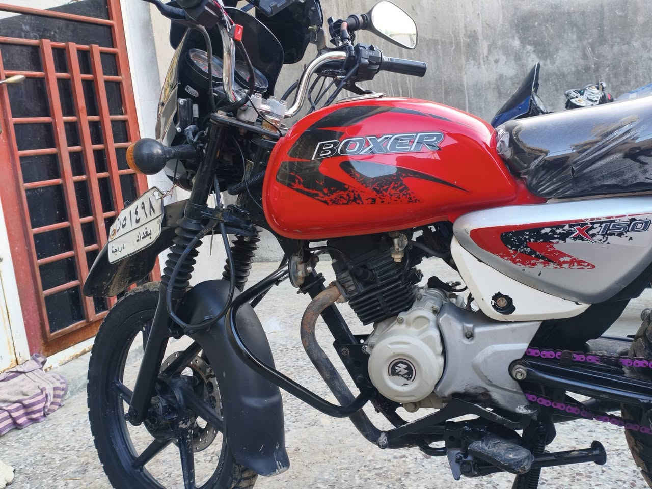 السلام عليكم 
شباب بوكسر موديل 2022 مرقم بغداد دراجة مجفتة يم ليث سوري بـحي الجامعة شغل درجة اولى دراجة خير من الله ومتوكفك بشارع فقط كلجات شوية تعبانة وخربطة كابريتر يرادلة تنضيف غير هذا مابيهة تايرات امامي خلفي جديد زنجيل جديد بكرات جديدة دوشمة جديدة ودرجة اولى تجي تشغل وتطلع لشغل دراجة سعرهة 2.000.000 مليونين مكاني ابو غريب الزيتون 
متواجد فيس واتساب وخط ***********
