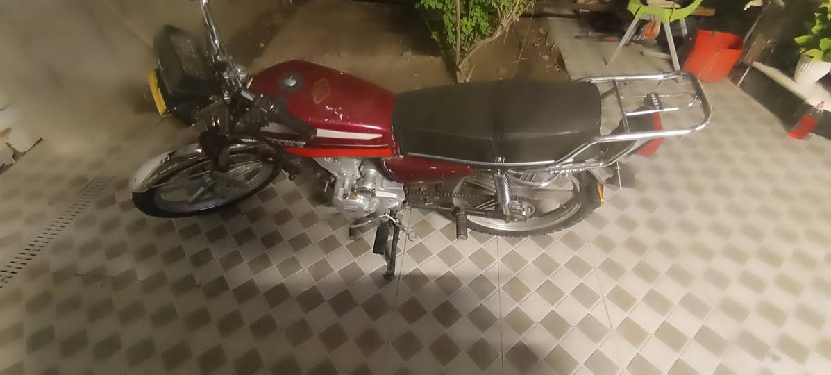 سلام عليكم دراجه سيفان موديل20 للبيع
دراجه كامله من كلشي محرك جديد ما مفتوح ابدل اكلجات دراجه محرك نضيف جدا دراجه اوراق اصولي دراجه مصروف عليها اهواي مال شغل 
مكينه ناعمه تايرات ووياله جدد زنجيل ومطاطات داخل الويل الخلفي جدد و دجلي جديد اصغير وكبير امبدلات شرط اصليي دراجه سعرها 500وبيها مجال مكانه بابل حله للتصال ***********واتساب 👈🏻***********
