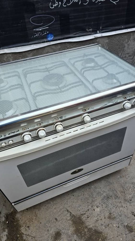 من رخصه الأدمن طباخ كريازي مصري لون ابيض استعمال موسم واحد شرط النار سعره ٣٠٠الف الشراي يتصل *********** *********** كربلاء, العراق
