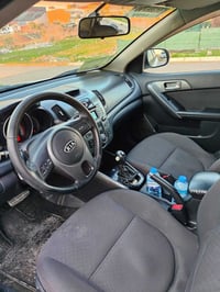 كيا سيراتو ٢٠١٢. كير اوتوماتيك. محرك شرط. تانتا. بلا صبغ. قطعه صغيره م...