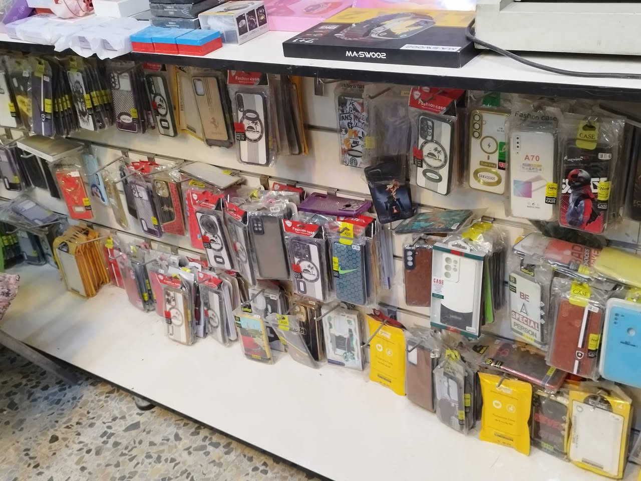 تيم كامل 
الكفر بس 250 دينار 
للبيع شلعه كامله 
العنون النجف حي الجزيره مقابل الوفاء 
***********
