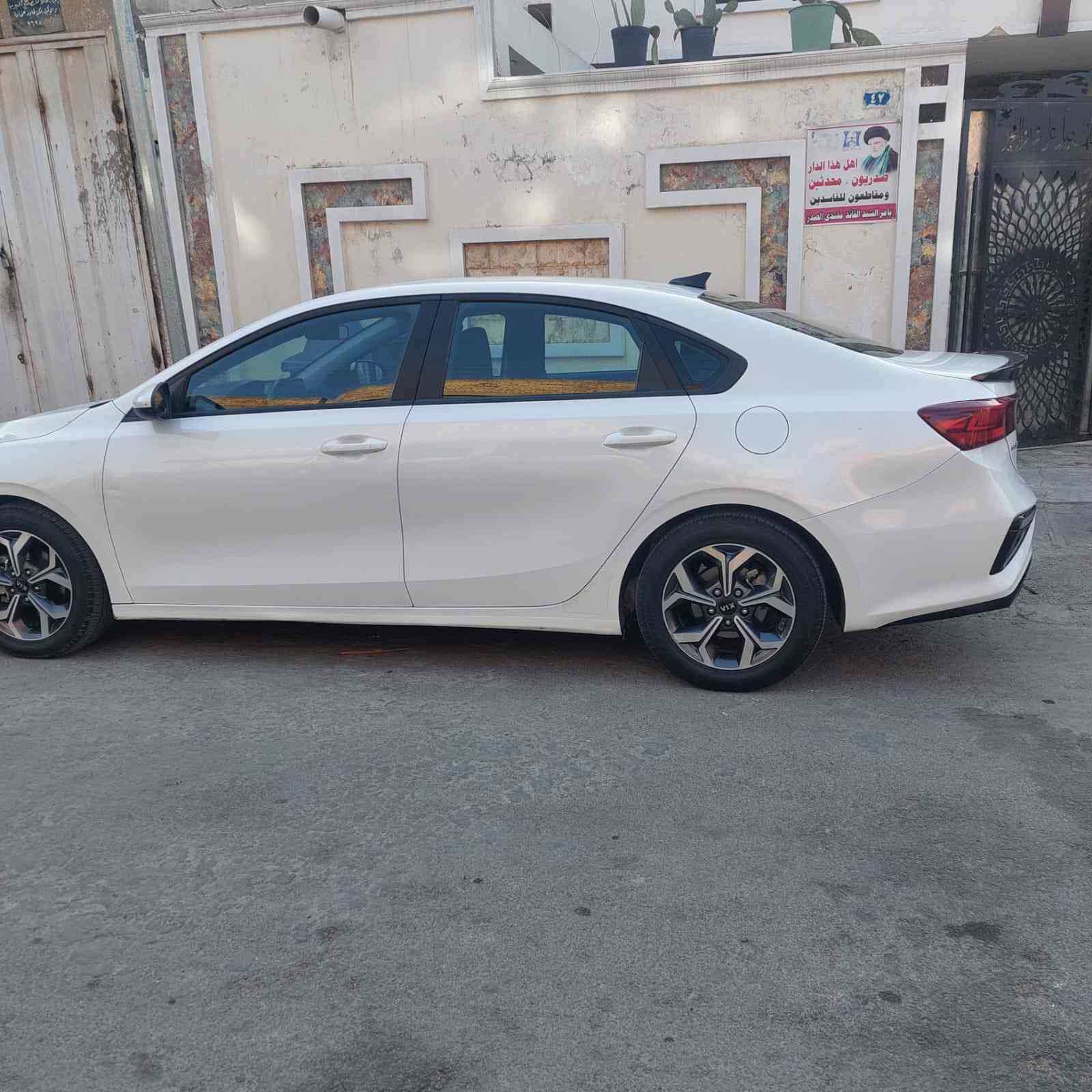 السلام عليكم
فورتي 2021 وارد امريكي 
الضرر كما موضح بل صور 
الكير AT
موصفات LX 
مرقم اربيل بسمي 
العنوان بغداد حي النصر 
السعر 137 وبيها مجال
رقم الهاتف ***********
