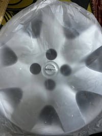 كبات نيسان صني جديدات ما مركبهن على السياره ابد للبيع السعر ٢٥ الف قفل...