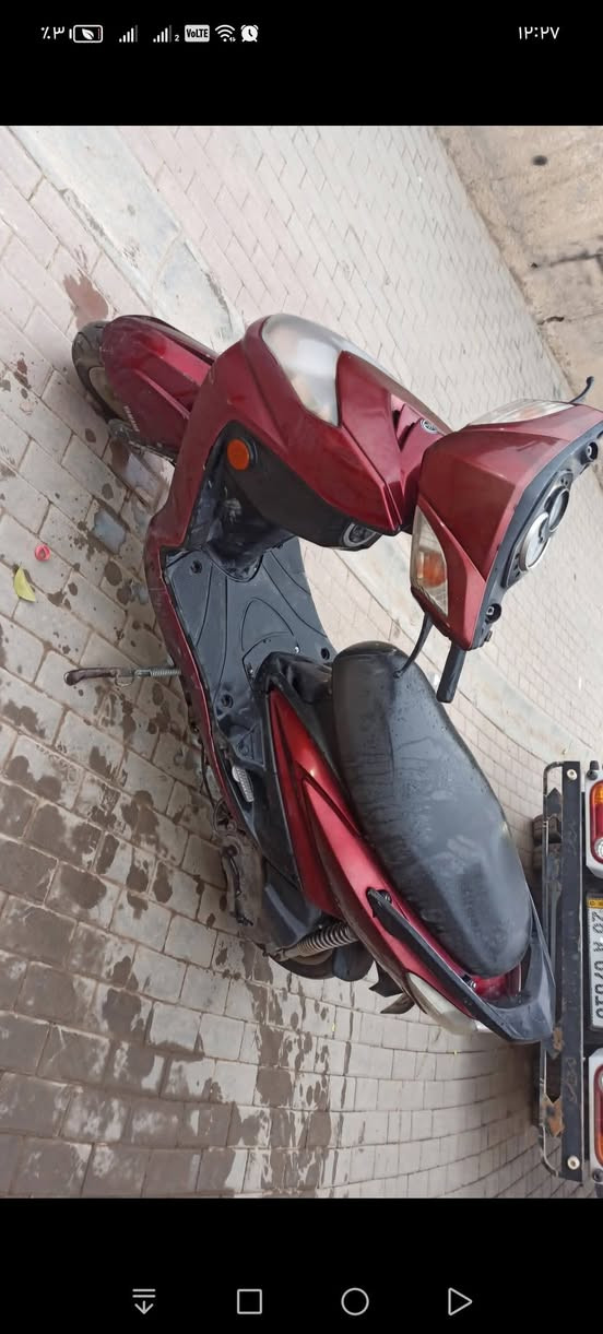 السلام عليكم
(اعادة نشر بسبب ابوعود الكاذبه) 
للبيع دراجه سكنس فحل 
نوزل طلاعات مكينه 52 (ما مزوده )
شغاله نكره سلف هندر 
كهربائيات كلها شغاله 
رون شغال كيج سرعه شغال كيج بانزين شغال سعر 400 وبيها مجال للاستفسار *********** مكاني سامراء
