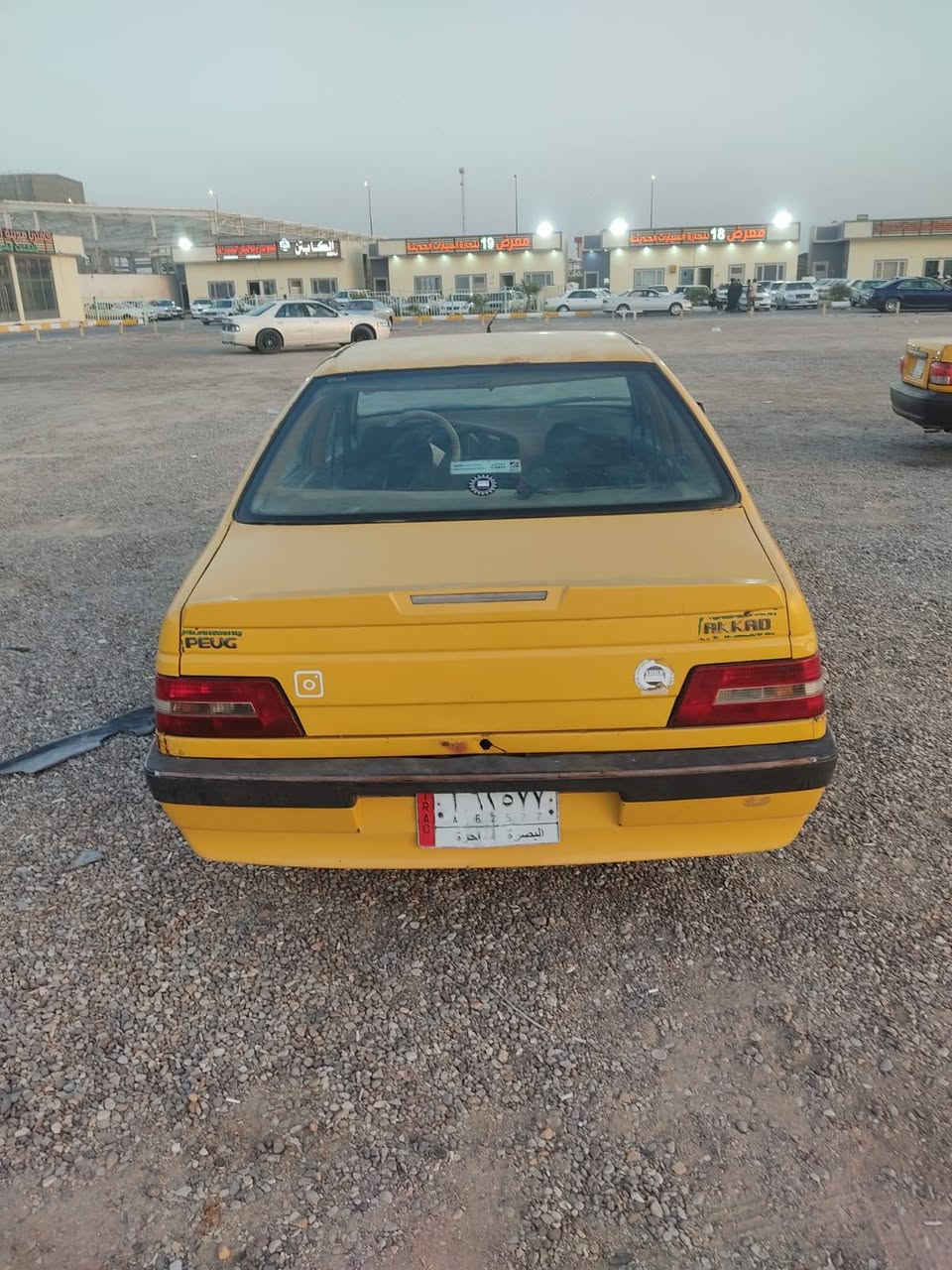 سلام عليكم بيجو 405 البيع موديل 2016 مصفره هيه وغرمات مكينه وكير حداديه شرط راعيها موجود شرط التحويل سعر 18 وبيها مجال قليل رقمي *********** مكاني البصره ملاحضه ( انه مكلف بل نشر خابر راعيها)
