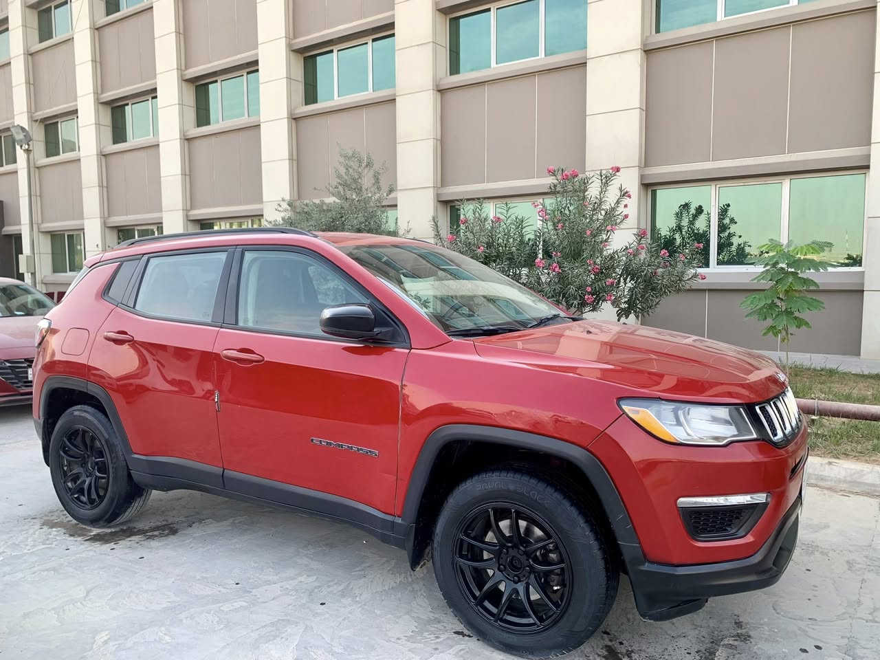 جيب كومباس 2018 ضرره موضح بصور الحادث تبديل جاملغ مع صبغ قطعتين بصفحة السائق مع شرط كفالة الشواصي والبجم 
السعر / 108 وبيه مجال بسيط (بدون مراوس )
 رقم اربيل شرط تحويل او وكالة 
مواصفات معروفة 
بصمة تشغيل
كامرة و شاشة 
كراسي جلد
محرك 2.4 دوش بانزين عادي 
قطعتين تبريد ثلج
ويل كروم
 المكان / الحلة  
رقم تلفون / ‭ ‭***********‬
