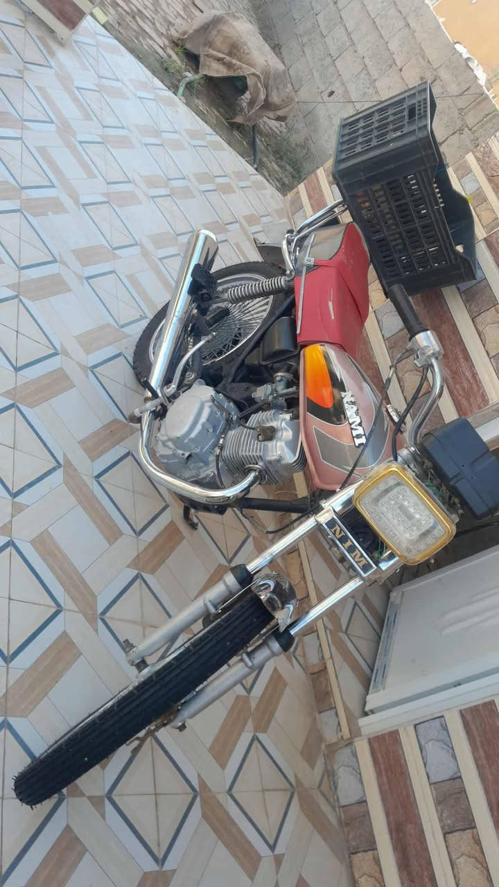 السلام عليكم..
ناما امتياز اصوليه موديل 20 حتى كمرك مدفوع وكلها جديده مكينه مامفتوحه.. ب350قفلها كلش 

***********
