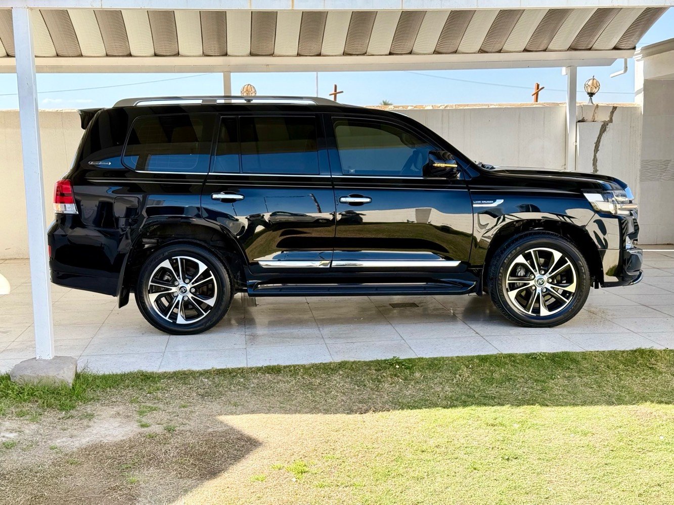 تويوتا لاندكروز 2020 كراند تورنك فول مواصفات 
رقم اربيل باسمي 
(مضلل بل سنويه)
سياره شركه ساز 
محرك ٦ سلندر 4000
 8 ارباك بلادي 
السياره مكفوله كفاله عامه 
السياره عليها ادامه كامله 
تخم تاير جديد دلوب
شاشه ليزرية العدادات ‏
كشن ٣ حركات 
تشغيل عن بعد
‏مرايه جانبيه قلاب
لايت اسود بلاد
‏دوسات لزيريه 
‏‏- دفع رباعي
‏‏- هوك بلادي 
‏‏- نظام مانع للانزلاق 
شاحن وايرليس
‏‏النظام المساعد على نزول المنحدرات 
‏‏- تشغيل بصمة 
- خمسه بصمات ابواب
- باب خلفي كهرباء بلادي 
‏‏- دخول ذكي
‏‏- مثبت سرعة
‏‏- فتحة سقف
‏‏- فول تحكم ستيرين
‏‏- شاشة ملاحة باللمس
‏‏- كاميرا خلفية 
‏‏- بلوتوث
‏‏- مشغل CD
‏‏- منفذ AUX & USB
‏‏- مقاعد جلد
‏‏- مقاعد كهرباء
‏‏- مرايا شفط
‏‏- اشارات بالمرآة
‏‏- كشافات ضباب
‏‏- زراك لايت 
‏‏- فرامل مانع للانزلاق
‏‏- حساس امامي خلفي -السعر510
  قابل للتفاوض
مكان السياره ديالى 
الاستفسار الاتصال
***********