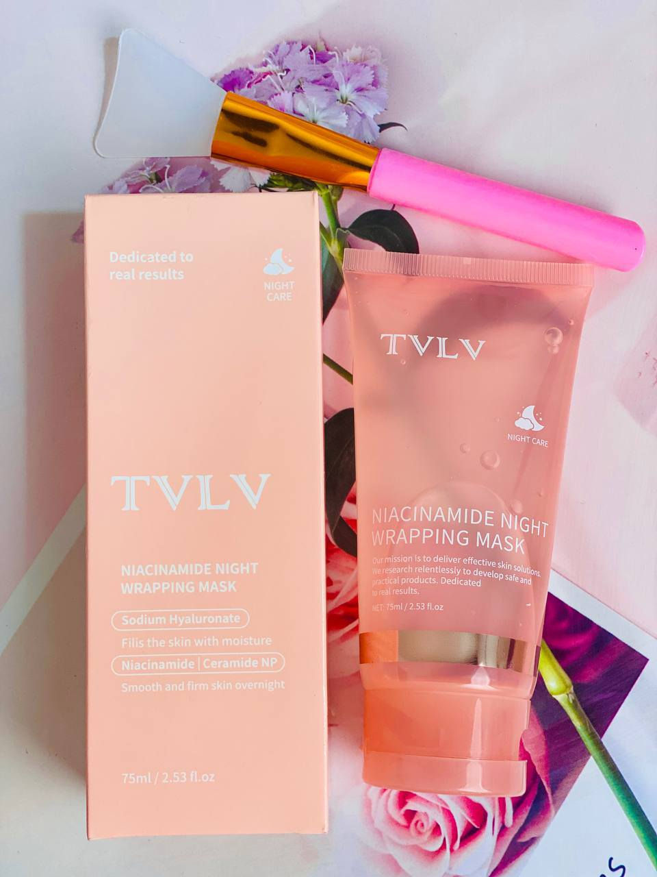 🌙 قناع TVLV الليلي بالنياسيناميد 🌙
استيقظي ببشرة ناعمة، صافية، ومشرقة! ✨

• يرطب البشرة بعمق طوال الليل 💧
• يوحد لون البشرة ويخفف البقع 🌸
• يمنح نعومة ومظهر مشدود عند الصباح 😍
• يحتوي على نياسيناميد + حمض الهيالورونيك + خلاصات نباتية مغذية 🌿
• مثالي للبشرة المتعبة والجافة والباهتة 💆‍♀️
💗 استخدميه كآخر خطوة ليلاً… والنتيجة صباح ثاني بشرة مخملية!

السعر 12
+ للتواصل خاص 
متوفر توصيل جميع محافضات العراق


**إذا كنت صاحب هذا الإعلان وتريد حذفه لأي سبب، رجاءا أرسل رسالة إلى الدعم الفني**