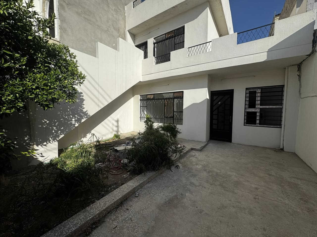 🏠دار للايجار للايجار
📍الموقع حي المهندسين 

المساحة 150 م 

الواجه 7.5❌20 

↕️مكون من طابقين منفصلين 

♦️الطابق الاول 

استقبال ومطبخ وغرفة نوم واحدة وصحيات 

♦️الطابق الثاني 

استقبال ومطبخ وغرفة نوم واحدة وصحيات 

✅ملاحظة من الممكن تأجير كل طابق على حدا 

⬇️⬇️⬇️⬇️للاستفسار اتصل على الارقام ⬇️⬇️⬇️⬇️

👤فيس بوك #مكتب دلتا لتجارة العقارات 

☎️ كورك ***********

☎️ اسيا  ‭***********

📍باقي التفاصيل زورو مكتب دلتا لتجارة العقارات 

♦️سايدين الصديق  مقابل سنتر بغداد عمارة قاعة الخاتون للأعراس

⬇️ باقي العروض ومعرفة السعر 

داخل صفحة #مكتب_دلتا_لتجارة_العقارات
