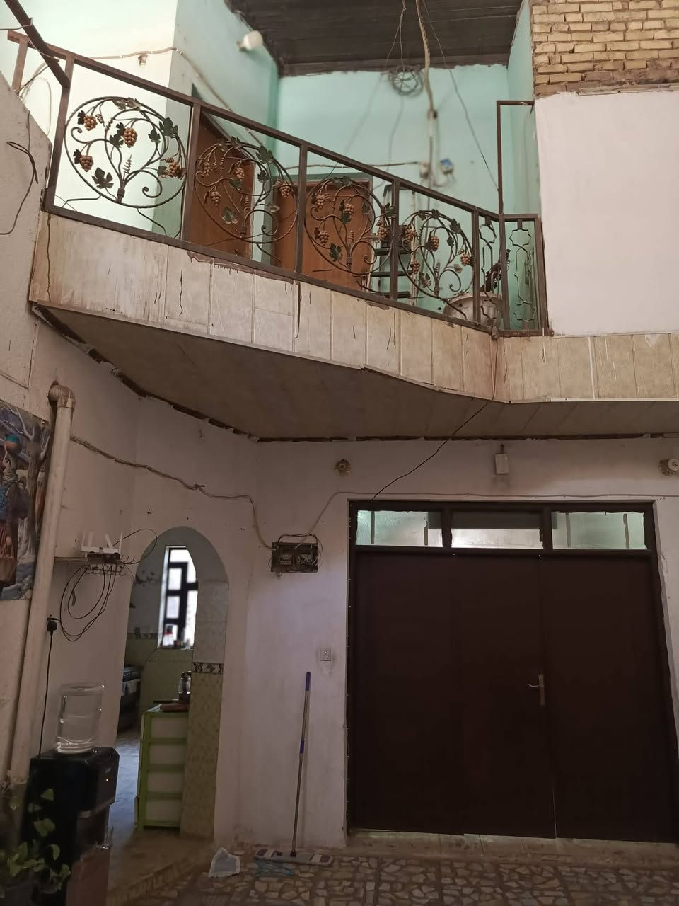 بيت للبيع قرب منظمه الحسن مساحه 150 متر كونكريت اربع غرف نوم استقبال كبير 7 ×  8 مطبخ كبير البيت فره نضيف السعر 260 قابل للتفاوض  للاستفسار الاتصال ***********
