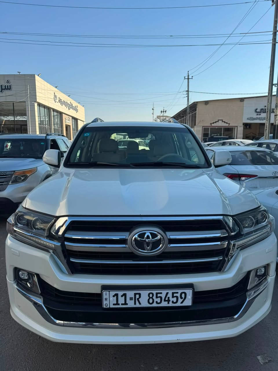السلام عليكم ورحمة الله وبركاته
تيوتا لاندكروزر 
ساز باب اول 
مكفوله كفاله عامه 
بيه شويه بارد 
2019 
جديده السياره 
رقمه بغداد الانكليزي الجديد بسمي شخصيا 
كير محرك حداديه كفاله 
السعر 460 وبيه مجال 
لاتصال ***********
