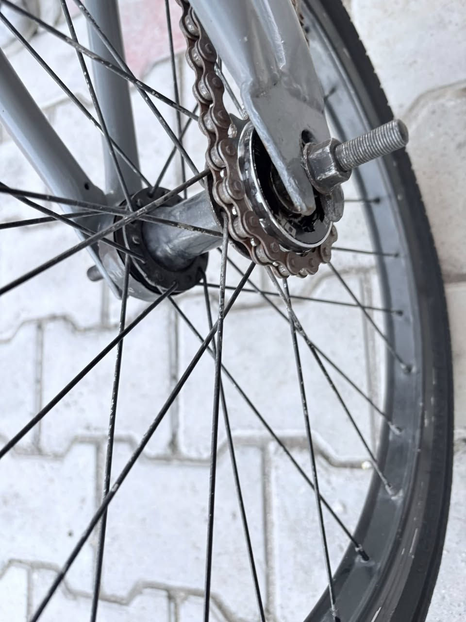 بايسكل بي ام اكس للبيع 
 
مابي اي شي تبدل بس مكينه وبلاديه نضيفه
عنوانه:بغداد الكماليه شارع الاصفر
السعر ١٥٠ وبي مجال 
رقم الجهاز:***********
