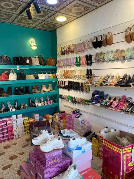 اسلام عليكم  محل  احذيه وجنط  للبيع لعدم التفرغ ⭕️
كامل هوه والبضاعه  والديكور  
الموقع/تكريت القادسيه 
بسعر مناسب جداً والبضاعه خير من الله بي
السعر مليونين ونص وبي مجال بسيط 
للأستفسار الاتصال 
واتس ***********
بدون واتس ***********
