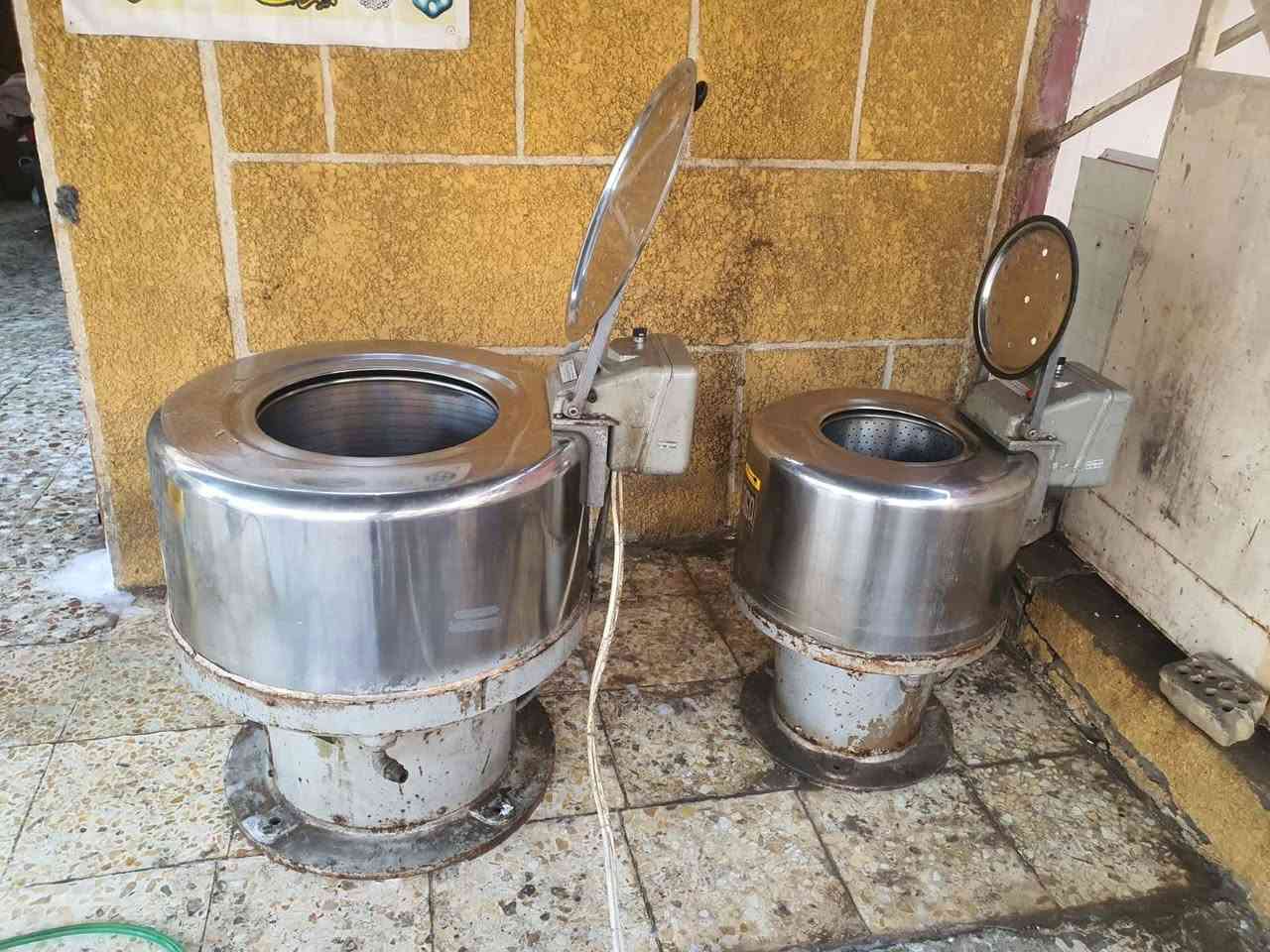 عصارت عدد (٣) قطع للبيع
عنوان بغداد شارع فلسطين
 مكينة كوي فرنسية
رقم الموبايل (***********)
