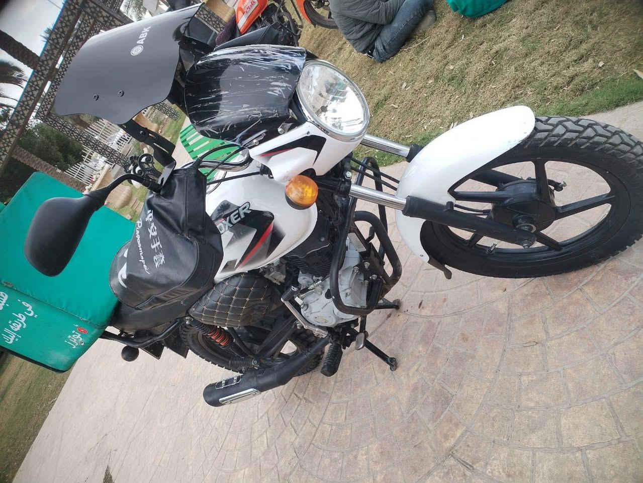 بوكسر كلاسك موديل 23 شهر 11 ماشيه 30 الف حقيقي بعده جديده مشتغل بيه كلش قليل رقم ديالئ انكليزي برغي واحد ما مفتوح بيه علا وضع الابلاد احلا من صور سعر مليونين و 300 ومجال قليل حك جيه رقمي ***********
