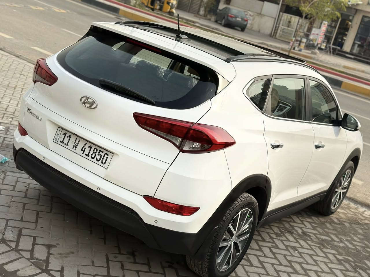 السلام عليكم للبيع توسان ٢٠١٦ خليجي رقم بغداد بأسمي بيهه الباب عكس السائق الخلفي مبدل نفس اللون والجاملغ يم قبغ البانزين صبغ بدون دواخل الباقي مكفول فول مواصفات عده البصمه شاشه كامره بنوراما ماشيه ١٤٤ الف كير مكينه مكفول السياره كل نقص ما ييهه صدر امامي خلفي تخم تاير جديد مكان السياره بغداد 
السعر ١٦٨ وبيهه مجال 
***********
