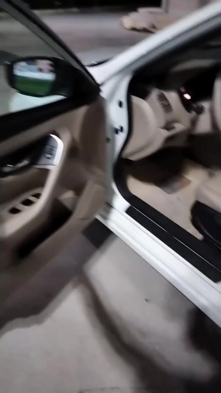 🚗 Nissan Altima 2015 – بۆ فرۆشتن 🚗
ئەگەر بەدوای سەیارەیەکی پاک و متمانەپێکراو دەگەڕێیت، ئەم نیسان ئاڵتیمایە هەڵبژاردەیەکی زۆر باشە.
✅ مۆدێل: 2015
✅ ڕۆیشتوو: 145,000 KM
✅ مواسەفات: S (خەلیجی)
✅ لە ساڵی 2017ەوە هەر بە دەستی یەک خاوەن بووە
✅ عەزێت نەدراوە
✅ مەکینە و گێڕ بە شەرتی سۆنەر
✅ هیچ موشکیلێکی نییە
✅ گێڕ ئۆتۆماتیک
✅ قێڕی سپۆرت (Sport Mode)
✅ تەبریدی مەركەزی
📞 بۆ زانیاری زیاتر و بینینی سەیارە: ***********
📩 یان دەتوانن لە ڕێگەی نامە (Inbox) پەیوەندی بکەن.
سەیارەکە ئامادەی فرۆشتنە و هەر کەسێک ببیندێت، دڵنیام لە دۆخی باشی سەیارەکە ڕازی دەبێت. 🚘
