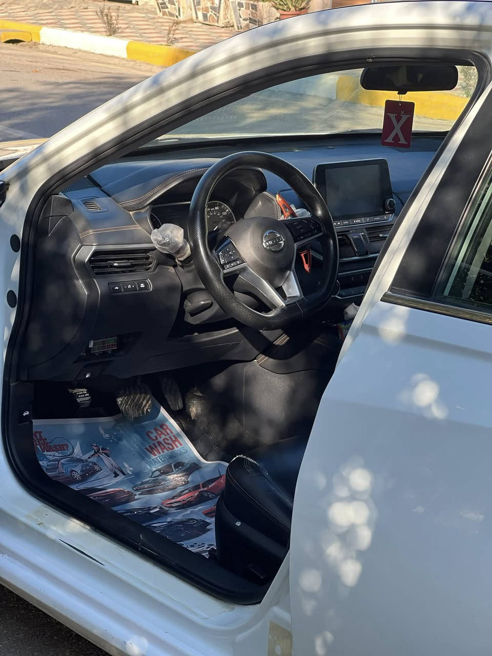 نيسان التيما موديل 2019 SR
رقم اربيل بأسمي الرقم شبه مميز ماشية 120 فقط السيارة داخلها اسود جلد سيارة ضرر امريكة بنيد ونص الجامرلغ مال سكن وهنا صار بيهة شخوط ب باب الخلفي جهة السكن ممصلحة ع وضعيتة وواضح ب صور مواصفات كشن السائق تحكم كهرباء +لايتات زينون بلاد+تشغيل عن بعد+رادارت شغاله كلهة امامي جانبي+تحكمات ستيرن حجم محرك السيارة 2.5 تنفس طبيعي  السعر المطلوب (148) فقط وبيهة مجال للشراي 
الهاتف:***********
واتس اب و رقم فقط!
