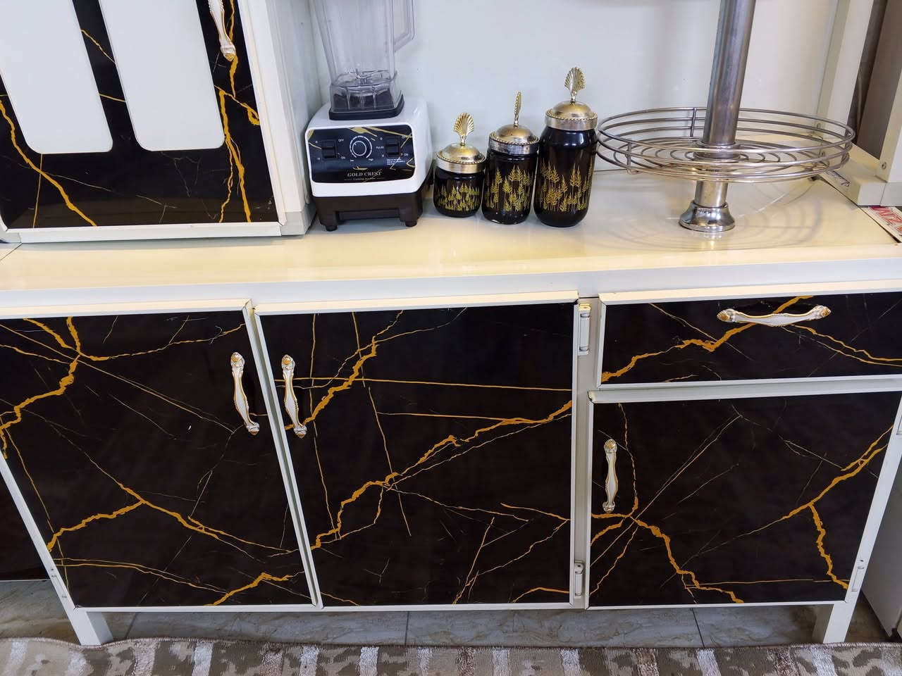 كاونتر للبيع السعر ٢٢٥ وبي مجال المكان حي البساتين ***********
