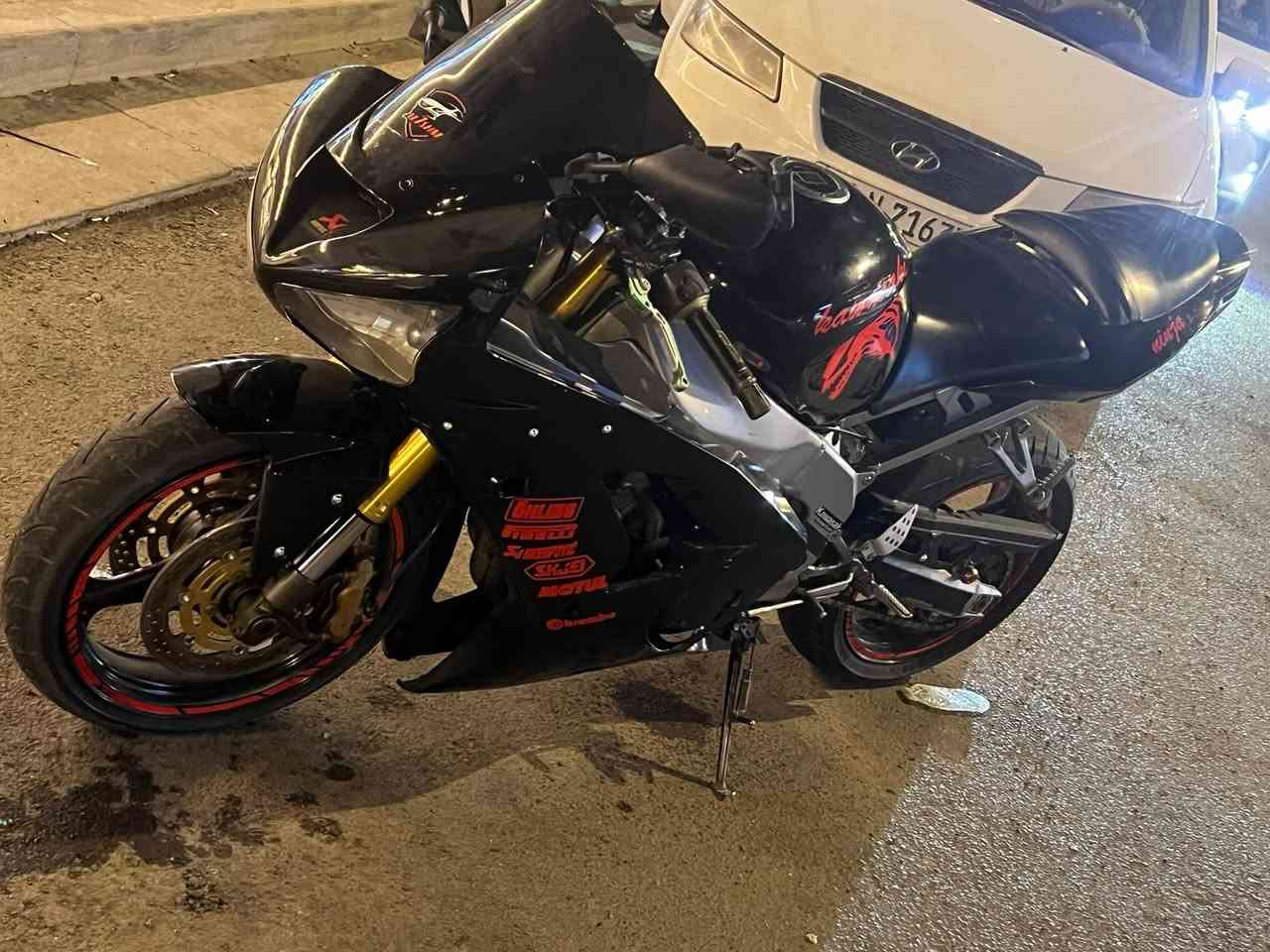 للبيع كاوسكي 636 ماشية ٥٩ الف كيلو بس دبل مروحة تهبيط تخفيف وهدرز وبرمجة كفرات الجهة اليمنه ١٠٠٪؜ نضافة بس اليسره شوي شخوط بي دراجة حلوه وجديده وتخبل 123 بطناش حماوتك 100 طفي وشغل نكرة بشرط حلوه ونضيفة
سعرها 27 وبيها مجال للشراي مكانها بغداد اليرموك 
***********
