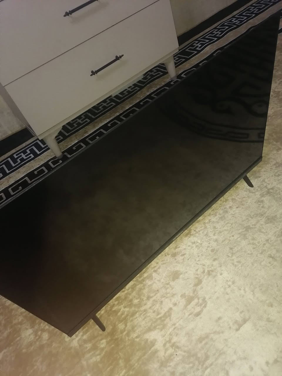 سلام عليكم  شاشه سمارت حجم  ٣٢ فول موصفات انترنيت  استعمال شهر  مكاني بغداد جكوك السعر ١٣٠ الرقم  *********** وتساب موجود
