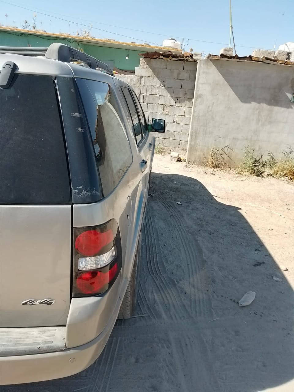 فورد اكس بلور موديل ٢٠٠٨
سياره جاهزه مكينه كير حداديه 
تخم تاير رقم أربيل جديد باسمي 
تريد وكاله او تحويل الي يعجبك 
مصبوغه حزام سياره سعرها 73
وبيها مجال مكان سياره بابل المسيب 
***********
