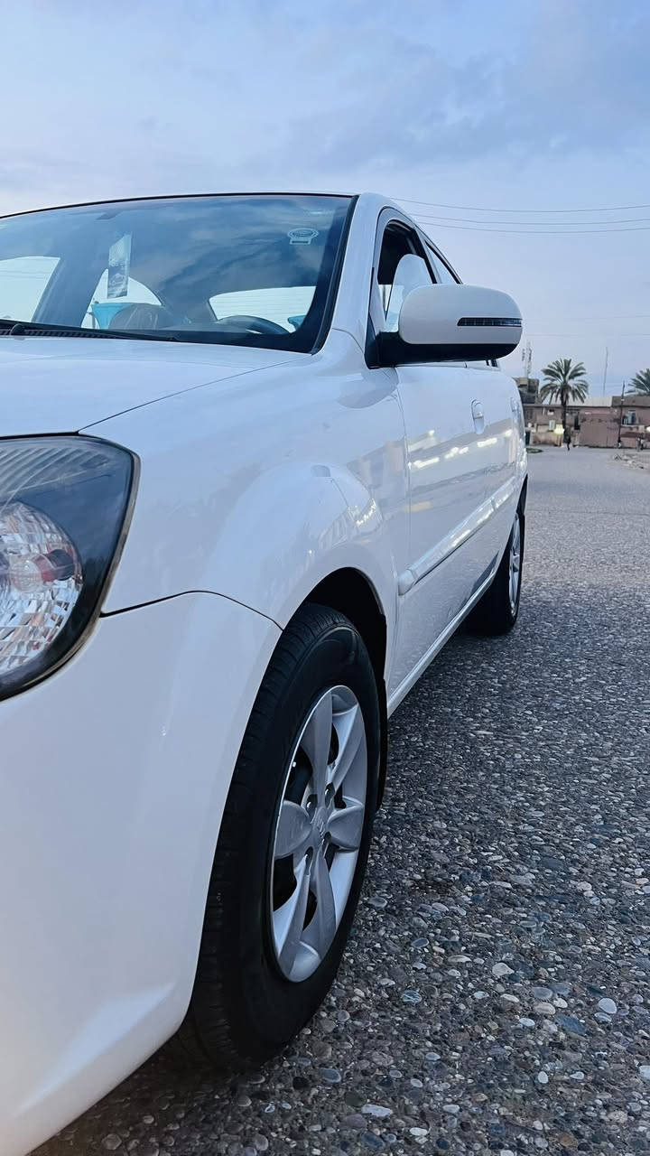 سلام عليم للبيع كيا ريو موديل 2012 خليجي محرك 1400 مفتوح درجة اولى كير محرك بالشرط لاصرف لابخار تدفئة تبريد ثلج تايرات جديدة وياله جديدة كلين تايتل بدون صبغ بي بارد حك 10 سنتيم ومايبين اصلا  سبير مانازل سنويه جديد  كله جاهز سعر 103 ومجال بسيط جدا مكاني كركوك للاستفسار اتصل على ***********
