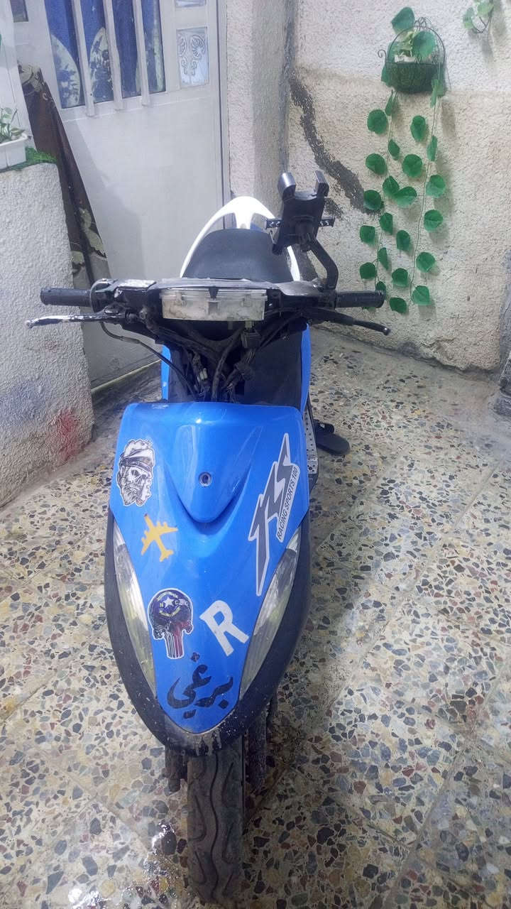 سلام عليكم شباب دراجة ماكس عدلة لبيع غراضهه موجودة بس بيهه خيط تبخير كلشي شغال سعر 350 وبيهه مجال  عنوان بغداد الشعب رقمي***********
