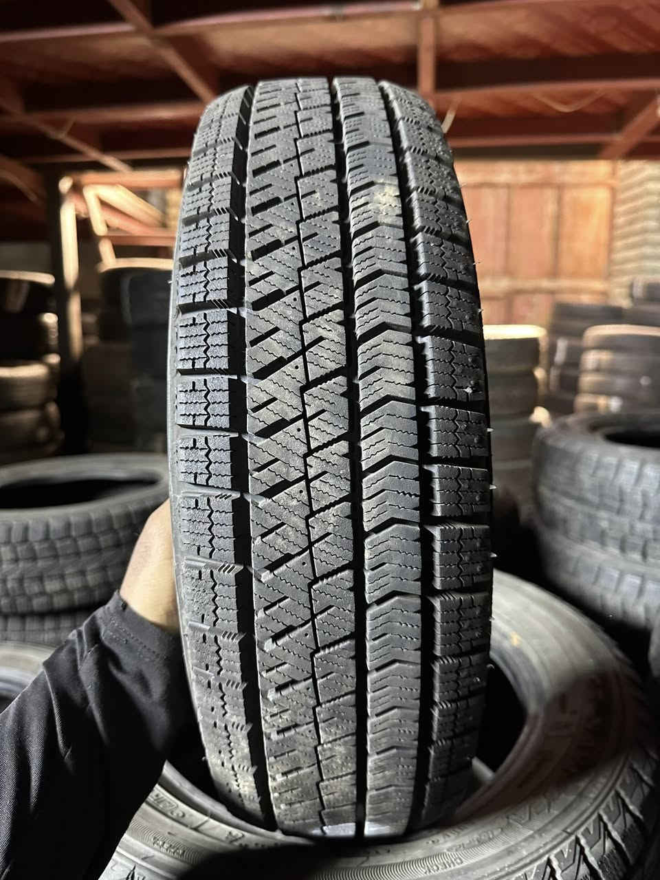 السلام عليكم وصلنا تاير بالة درجة جميع القياسات وجميع النقشات كوري ياباني ( جملة - مفرد ) 
مكاني بغداد مجمع مشن شارع ال BMW 
يوجد خدمة توصيل جميع محافضات العراق 
للتواصل ( *********** ) (  *********** )
