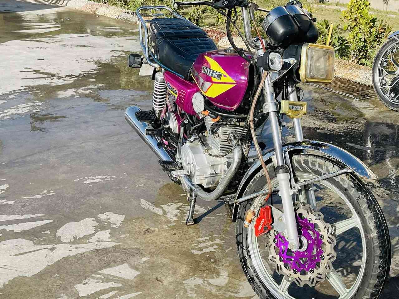 السلام عليكم دراجه سونك موديل2024اوراق اصوليه مختومه كمرك بس ترقم الدراجه بصمه تشغيل عنبعد للبيع او المراوس الدراجه خير من الله للاستف ***********
