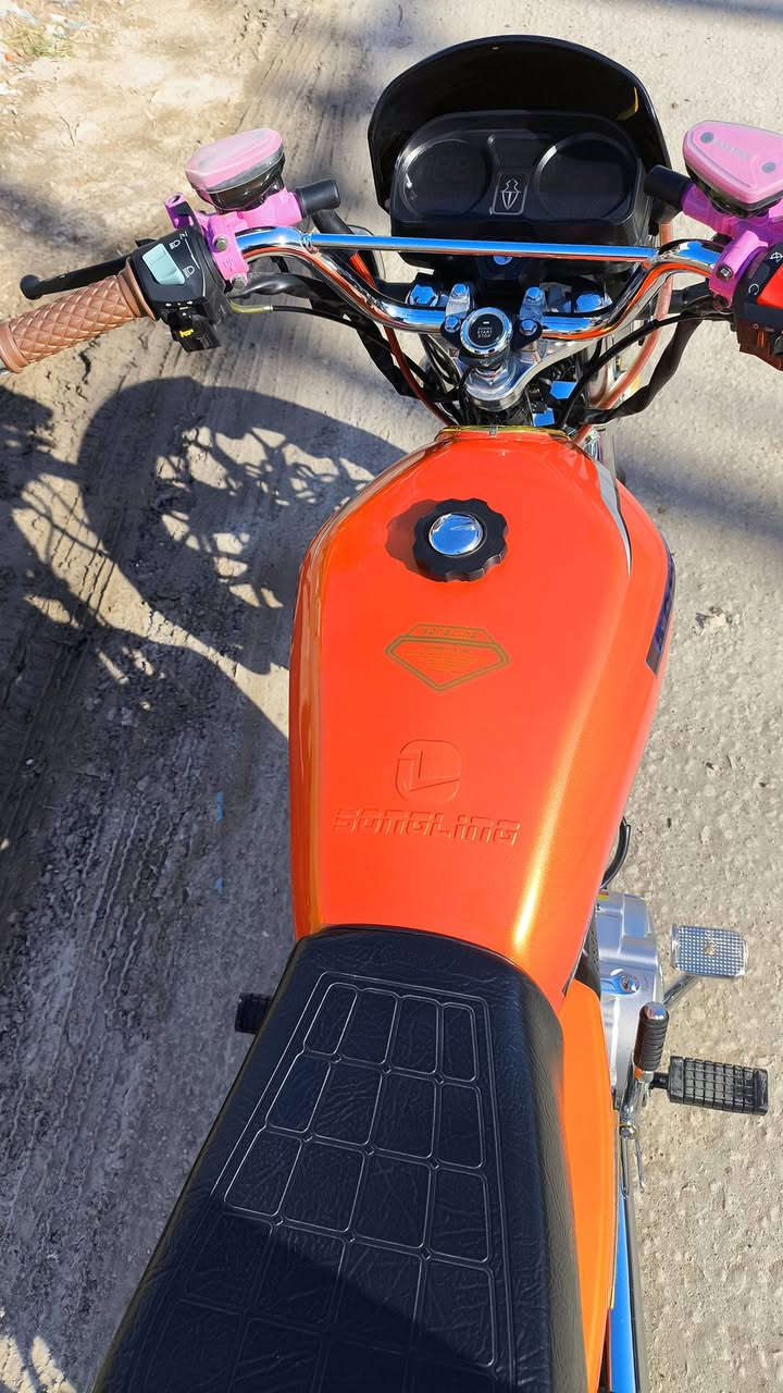 سيفان مرقم بابل انكليزي سنويه2025
سيفان 2025 ارقام انكليزي وسنوية اصدار 2025 زيرو ماشيه 900متر برغي ما مفتوح بيه بوضع الوكيل جاهزه من كلشي ابريك وكلج هليدروليك بصمه دبل اشاره 5كير زنون ناصي عالي ترميش تايرات جوبلس. 
فول مواصفات لاخر حبايه  
مكانه بابل بكرلي
سعره 1.350 الف وبيه مجال بسيط للشراي 
***********
